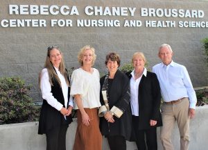 group photo of Jane Karas and Broussard family posing in front of Rebecca Chaney Broussard Center for Nursing and Health Sciences