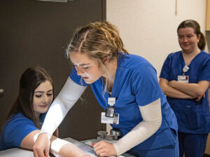 radiologic technologist students in the lab